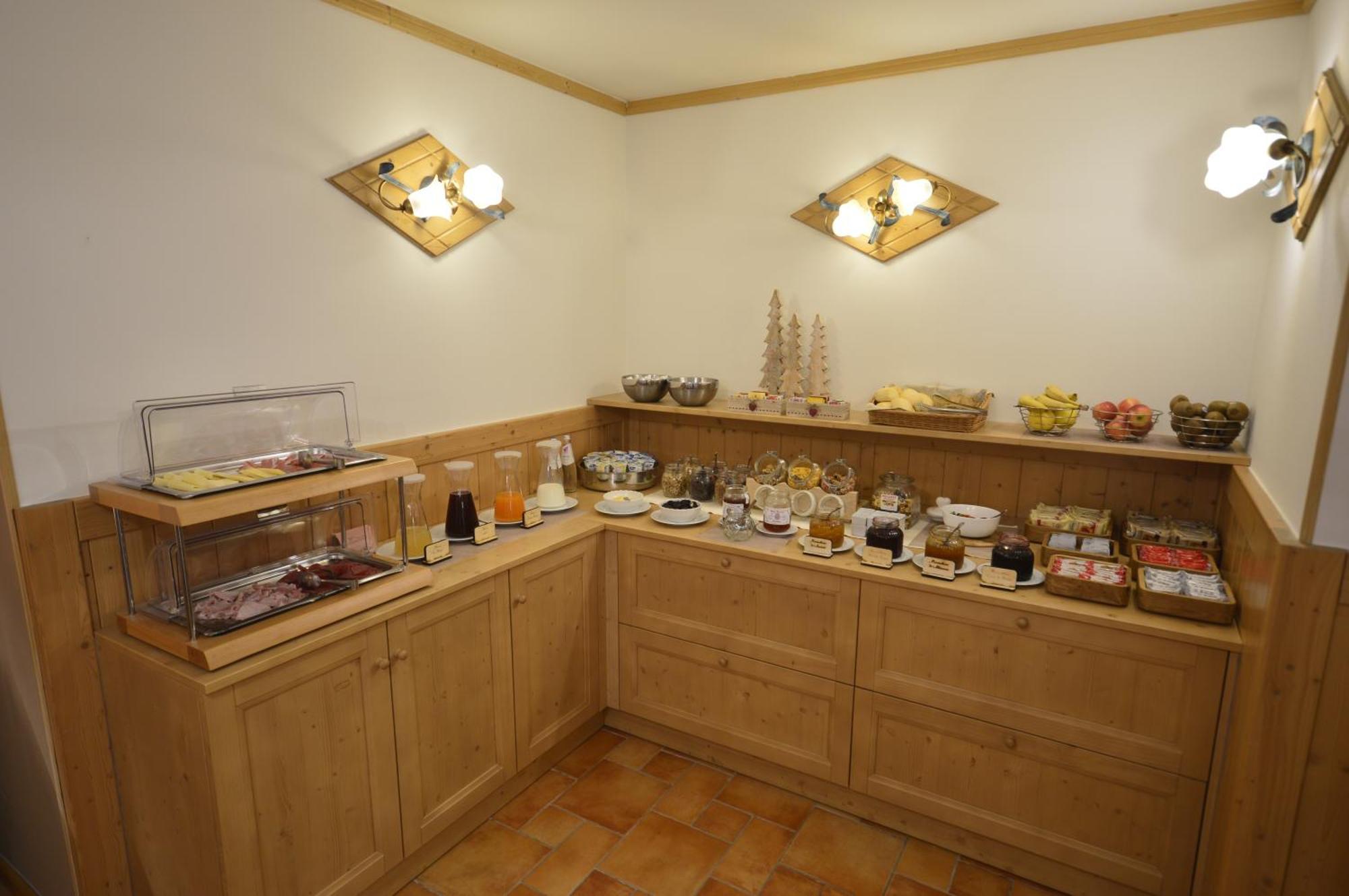 Hotel Garni Sant'Antonio Con Spa Мадона ди Кампильо Екстериор снимка