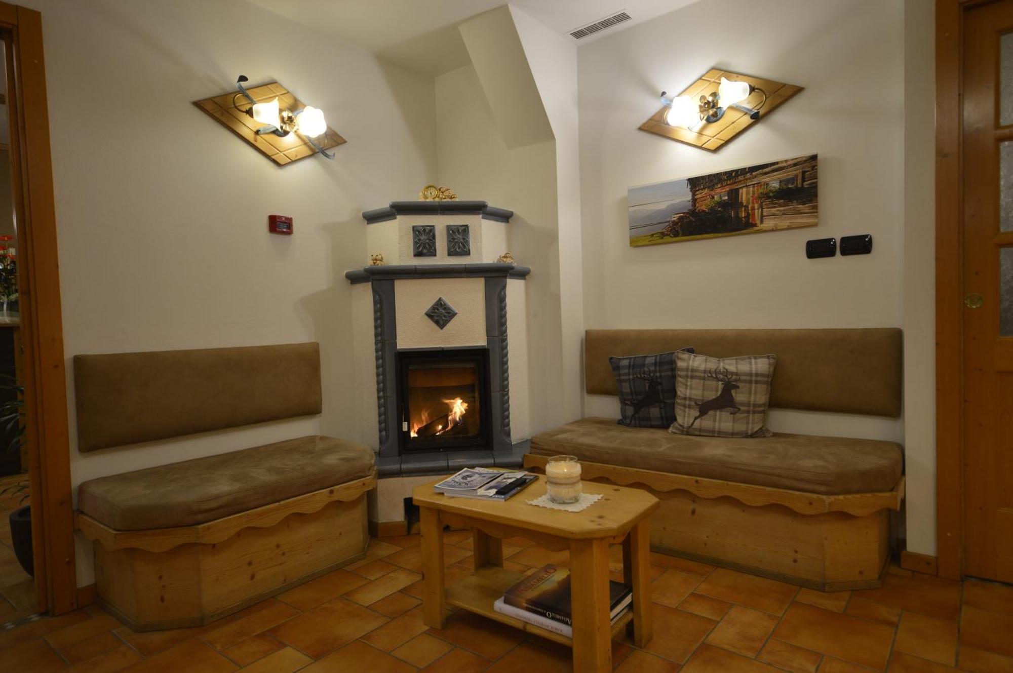 Hotel Garni Sant'Antonio Con Spa Мадона ди Кампильо Екстериор снимка