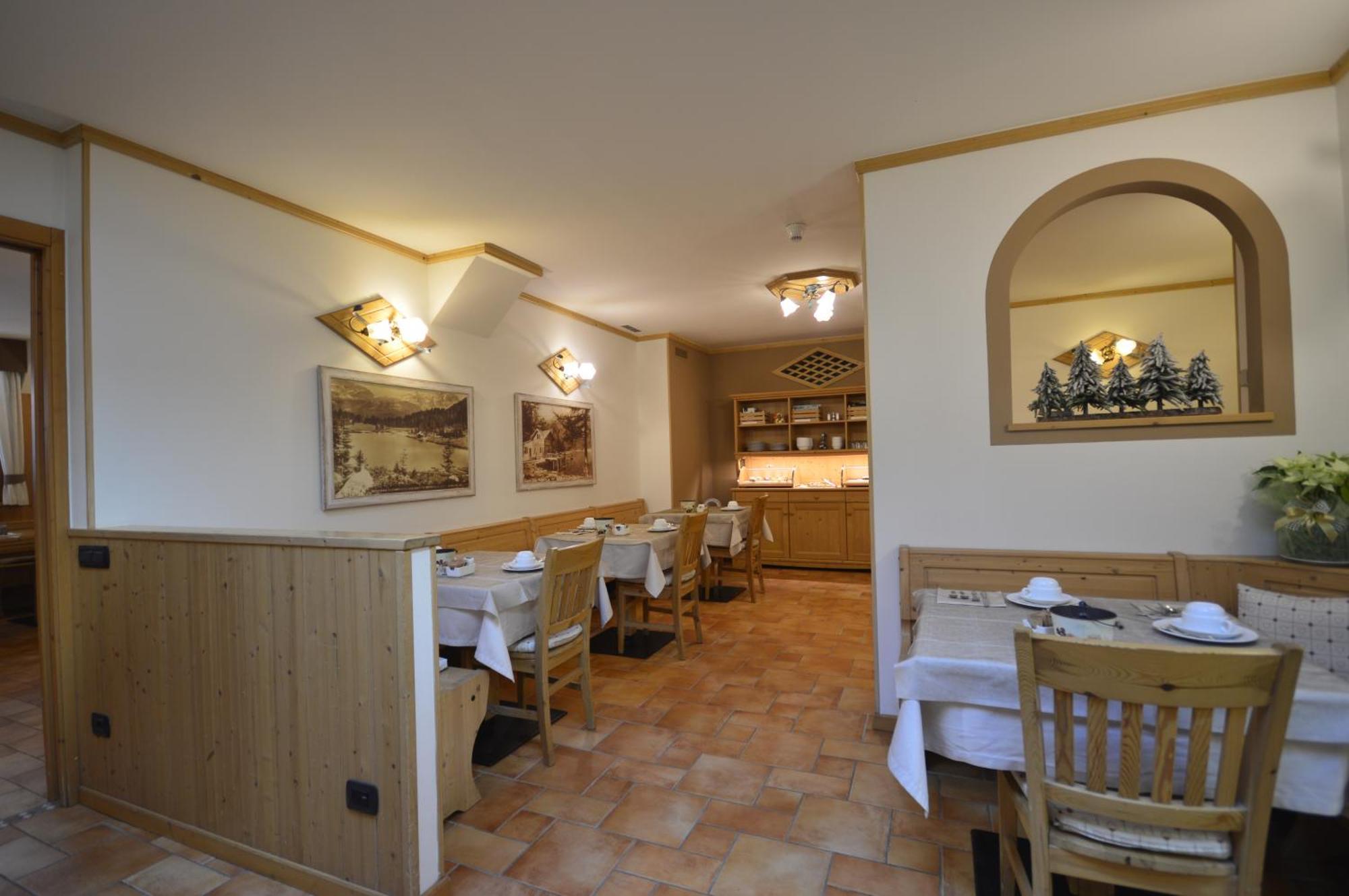 Hotel Garni Sant'Antonio Con Spa Мадона ди Кампильо Екстериор снимка