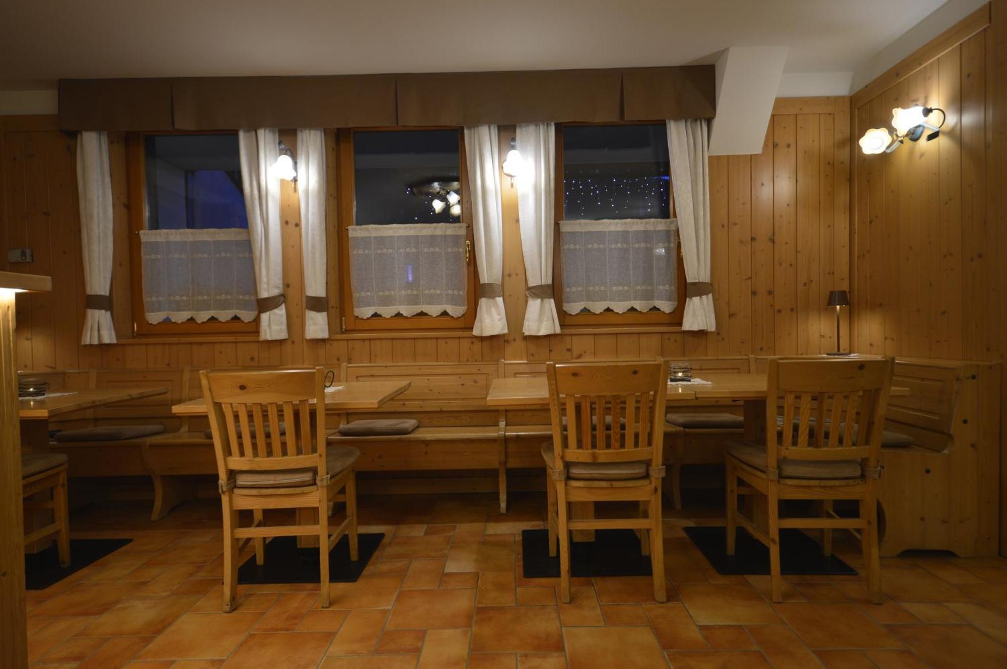 Hotel Garni Sant'Antonio Con Spa Мадона ди Кампильо Екстериор снимка