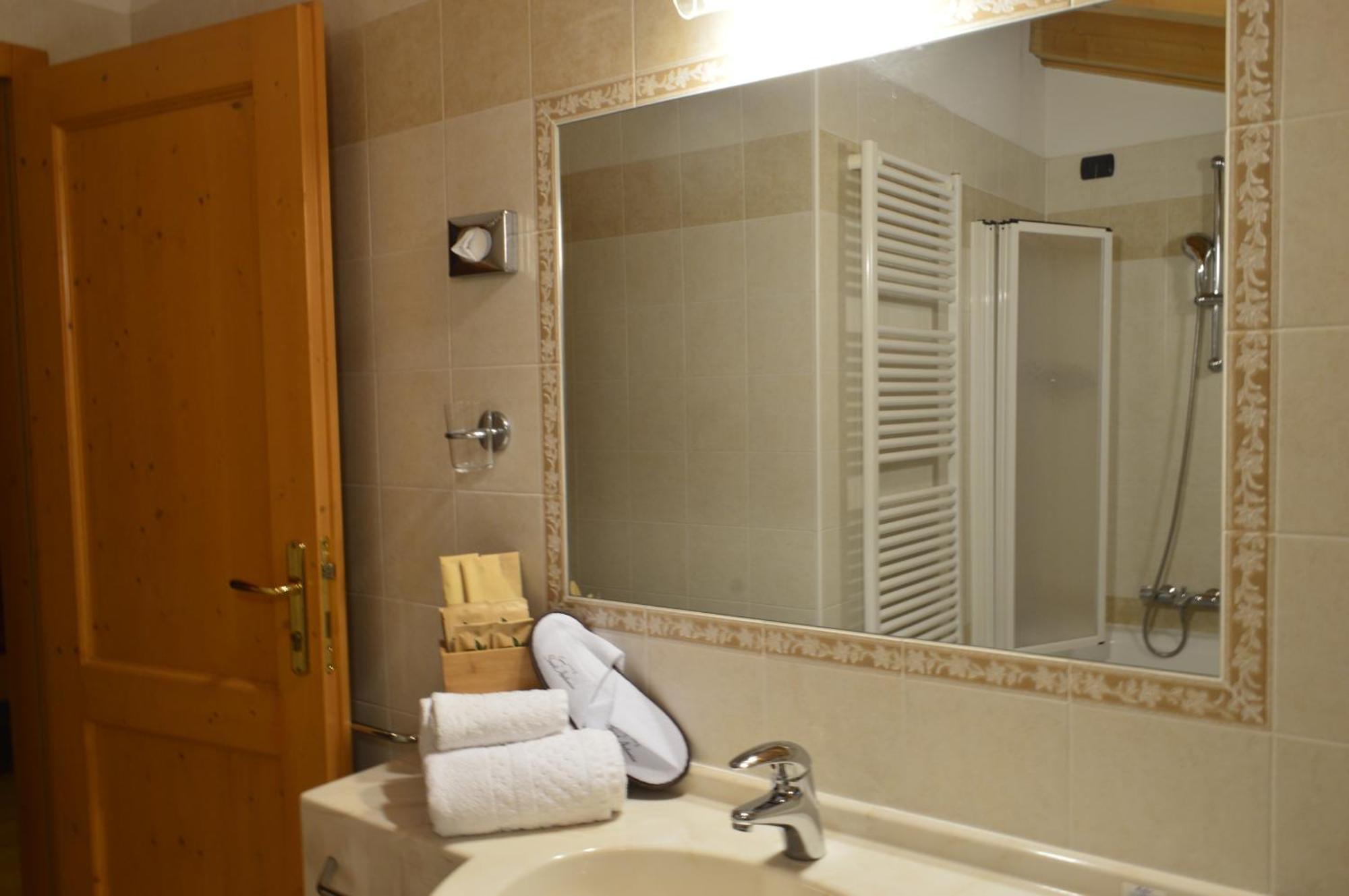 Hotel Garni Sant'Antonio Con Spa Мадона ди Кампильо Екстериор снимка