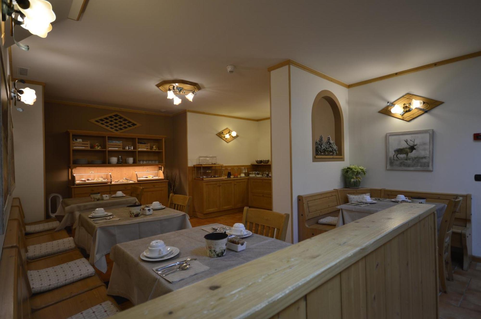 Hotel Garni Sant'Antonio Con Spa Мадона ди Кампильо Екстериор снимка